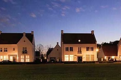 LANGOED TEGENBOSCH OP DE WIELEWAAL